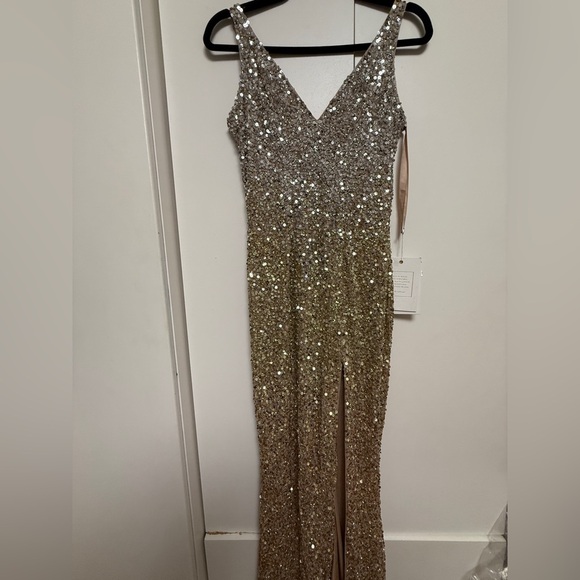 NWT |Mac Duggal 1068 Shimmering Gold Sequined Sleeveless  Side Slit Gown Size 2 - Picture 5 of 17